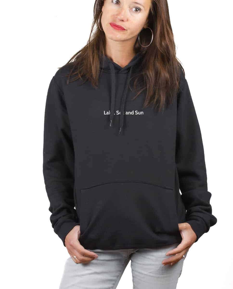 SWEAT FEMME : LAKE, SEX AND SUN – Image 2