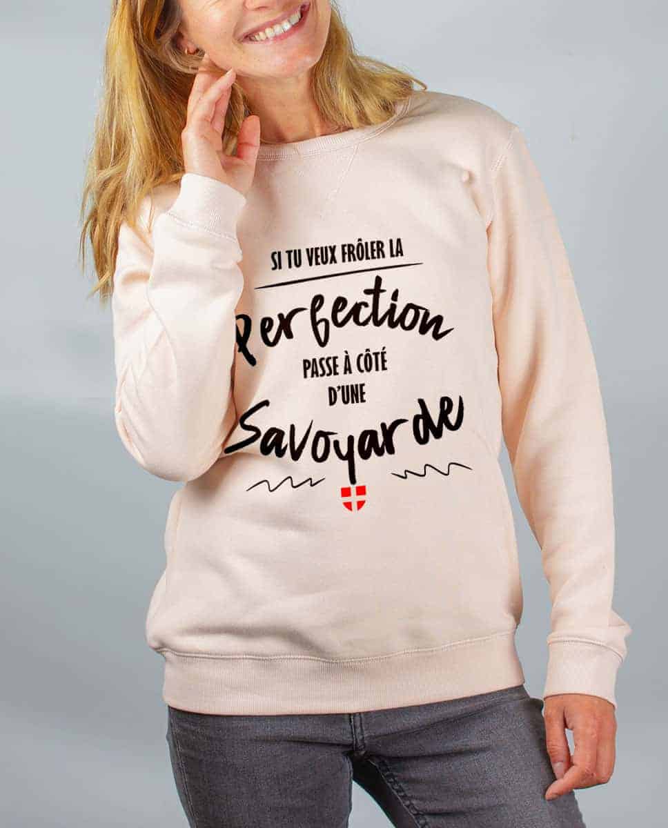 PULL FEMME : FRÔLE LA PERFECTION PASSE À CÔTÉ D'UNE SAVOYARDE – Image 7