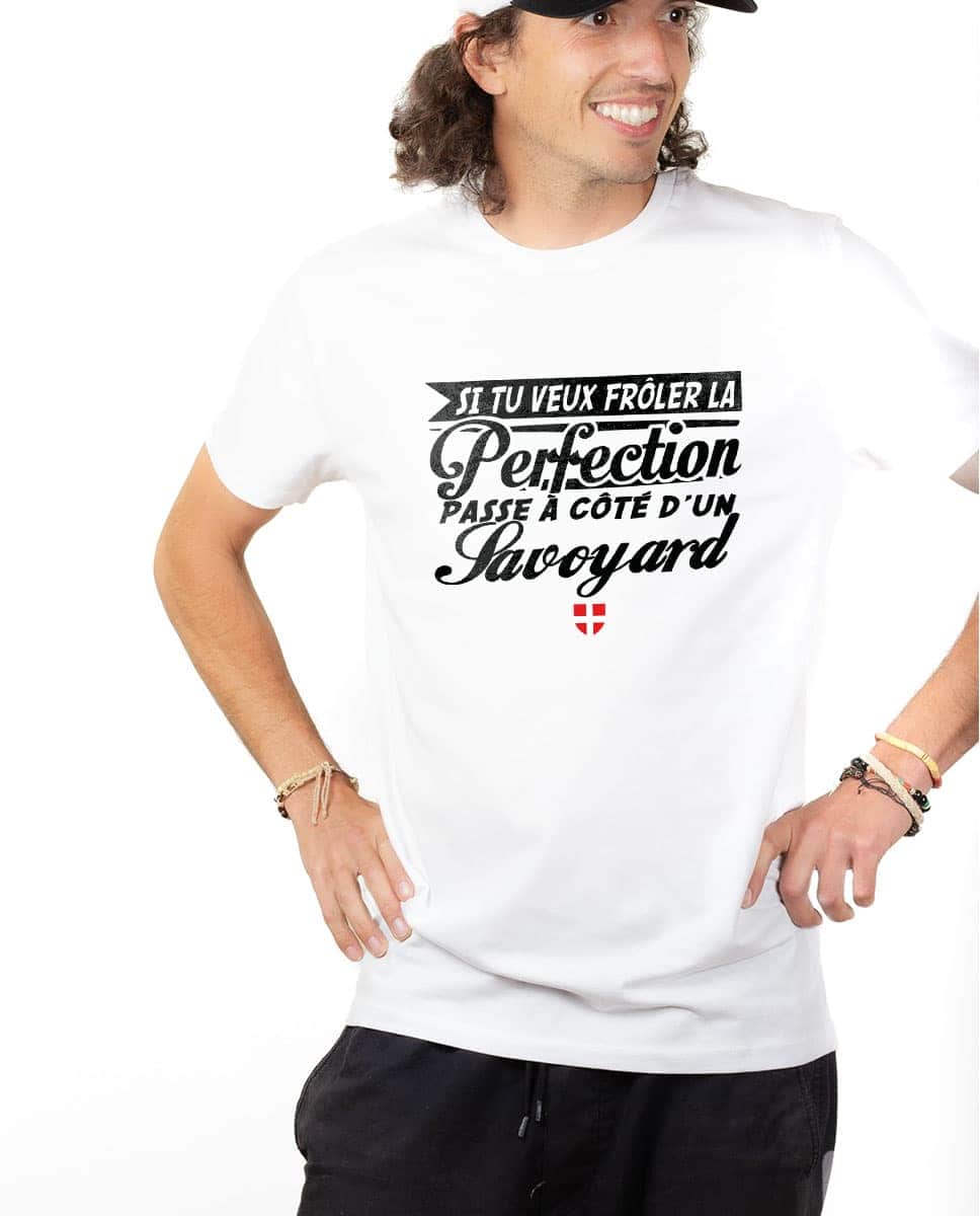 T-SHIRT HOMME : FRÔLE LA PERFECTION PASSE À CÔTÉ D'UN SAVOYARD – Image 4