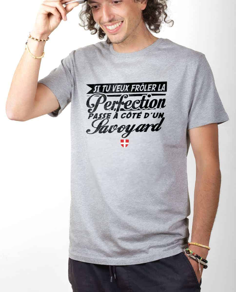 T-SHIRT HOMME : FRÔLE LA PERFECTION PASSE À CÔTÉ D'UN SAVOYARD – Image 2