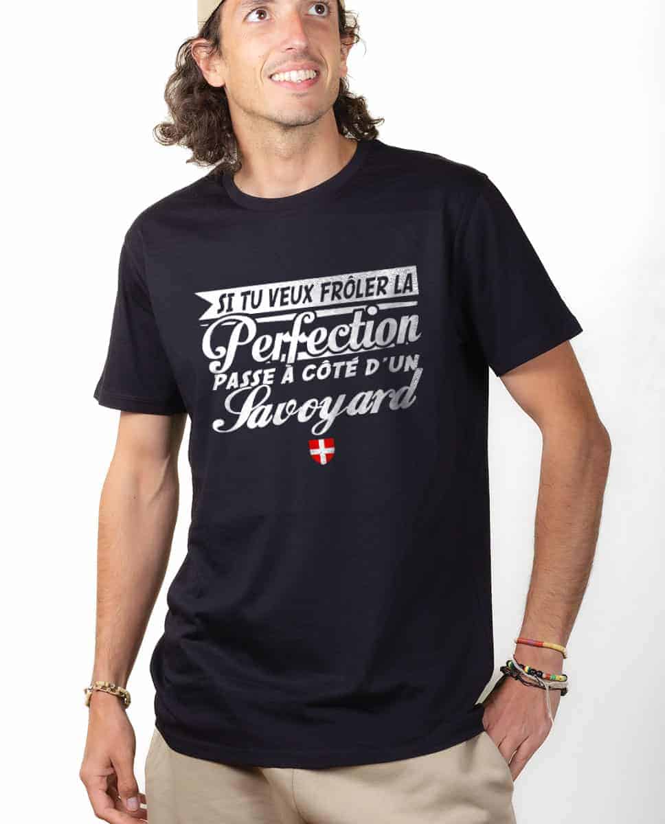 T-SHIRT HOMME : FRÔLE LA PERFECTION PASSE À CÔTÉ D'UN SAVOYARD – Image 3