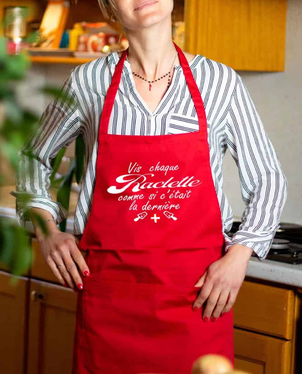 TABLIER SAVOIE : VIS CHAQUE RACLETTE COMME SI C'ETAIT LA DERNIERE – Image 3